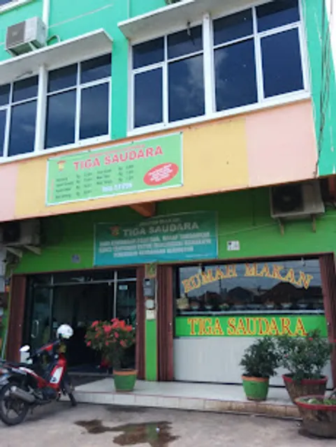 Rumah Makan Tiga Saudara Kertapati