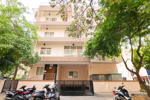 OYO Pinewood Premium Suites Near Yeshwanthpur Metro Station