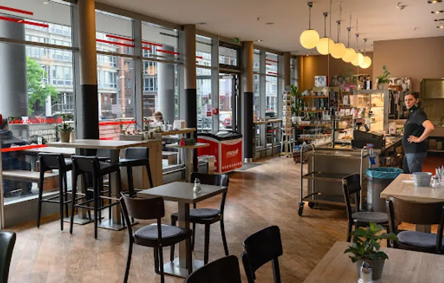 Oh it’s Fresh! Hanseatic Trade Center / Elphi