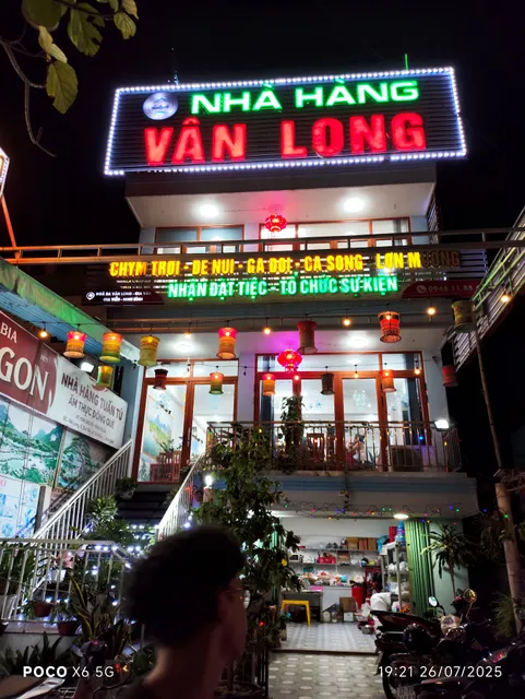 Nhà Hàng Tuấn Tú