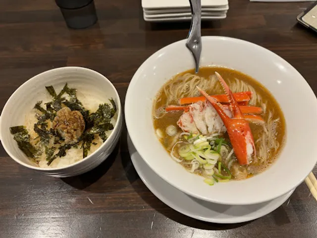 紅ズワイガニらぁ麺 まるはち屋