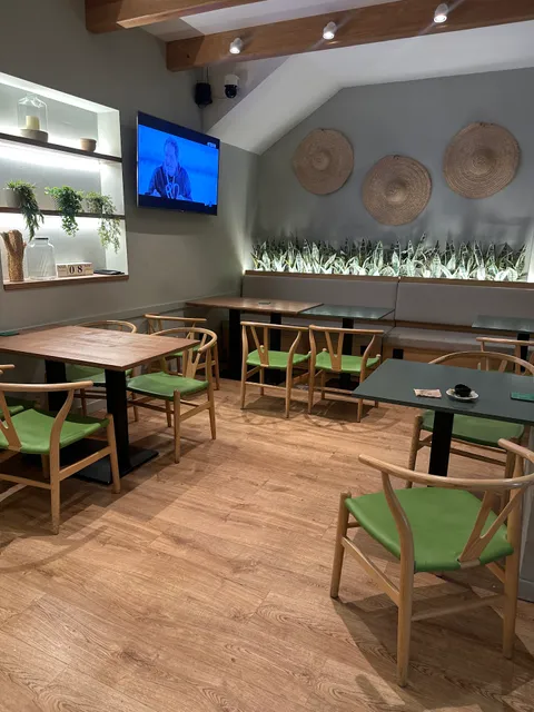 Madre Café Bar - Tapas & Burger