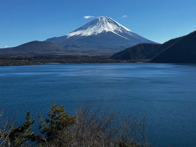 Mt. Fuji and Lake Motosu photo spot
