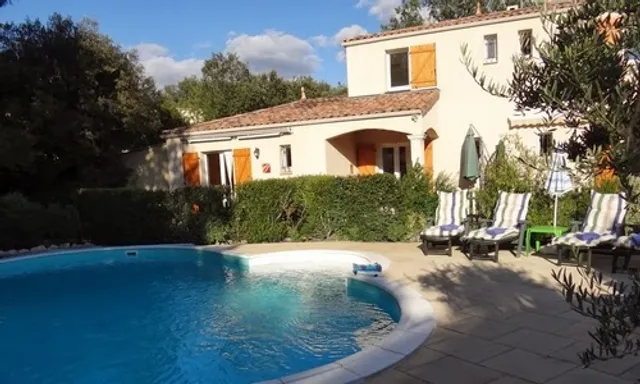 Gîtes de la Caumette: Gîtes avec piscine, au calme, pied du Pic Saint-Loup, proche Montpellier, animaux acceptés, Hérault