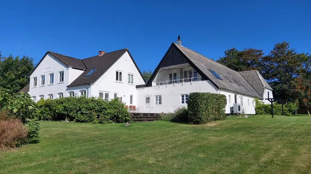 Apartment Ruhetgaard Bed & kitchen