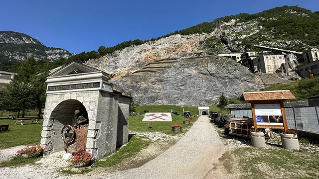 Cave Holiday Apartment