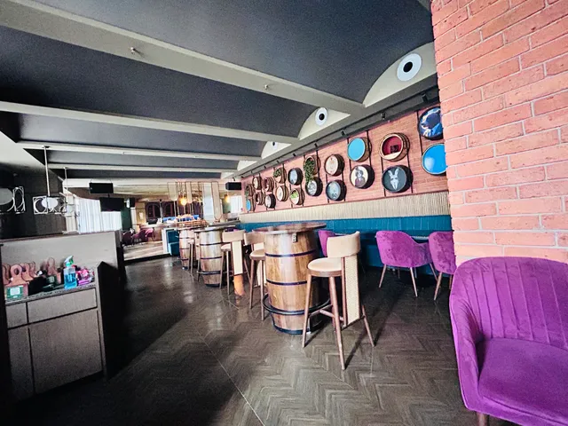 Nock Nock - Resto & Bar