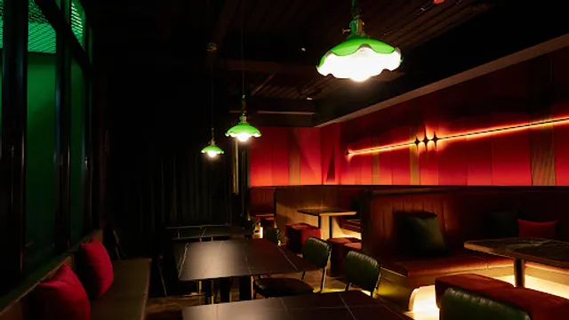 Bar Crouch & Hide 臥藏