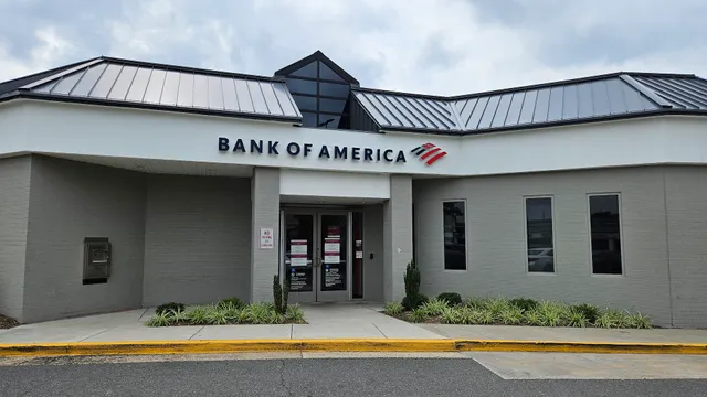 Bank of America (with Drive-thru ATM)