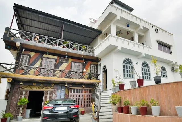 OYO 40510 Hotel Pavitra Inn