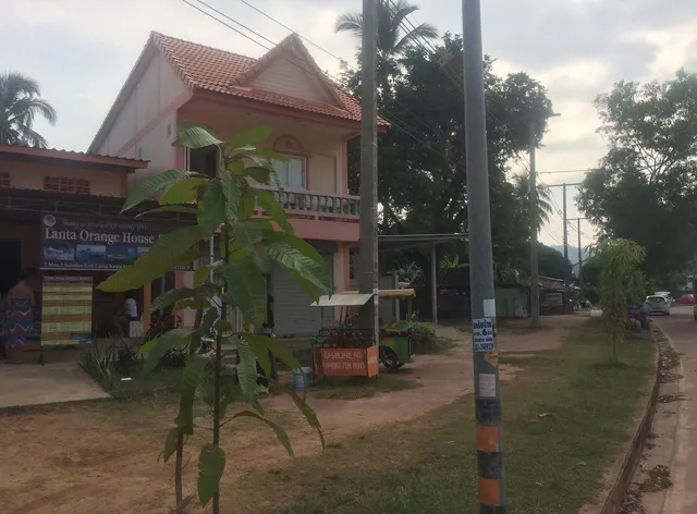 Lanta Orange House