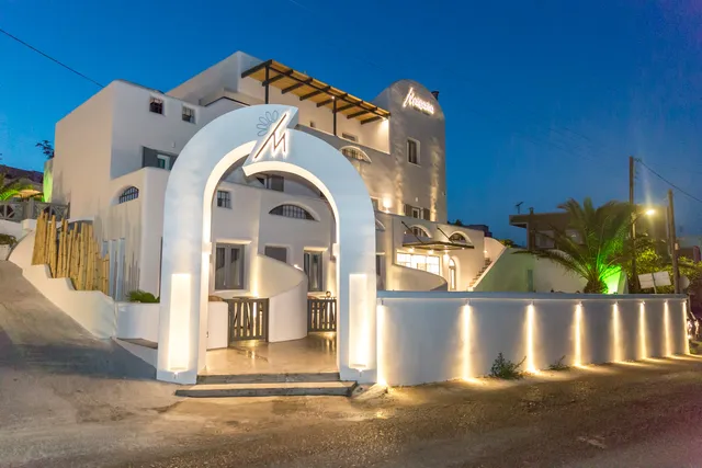 Margarita Hotel & Suites