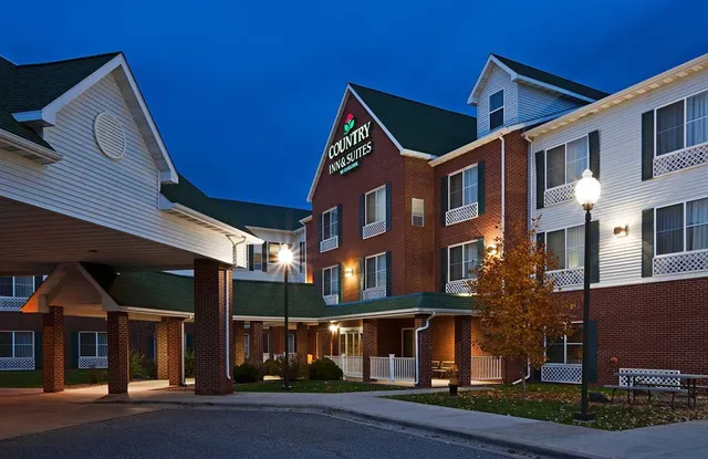 Country Inn & Suites by Radisson, Duluth North near Airport