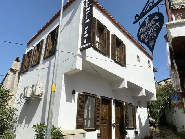 Larin otel şirince
