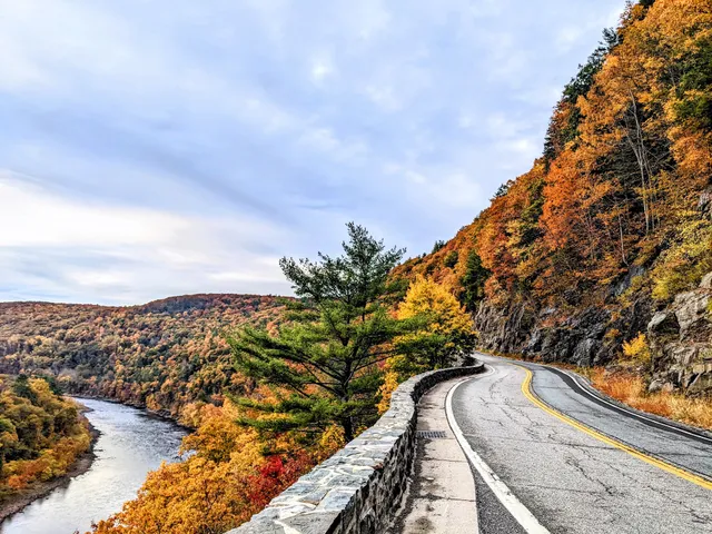 The Hawks Nest Lookout