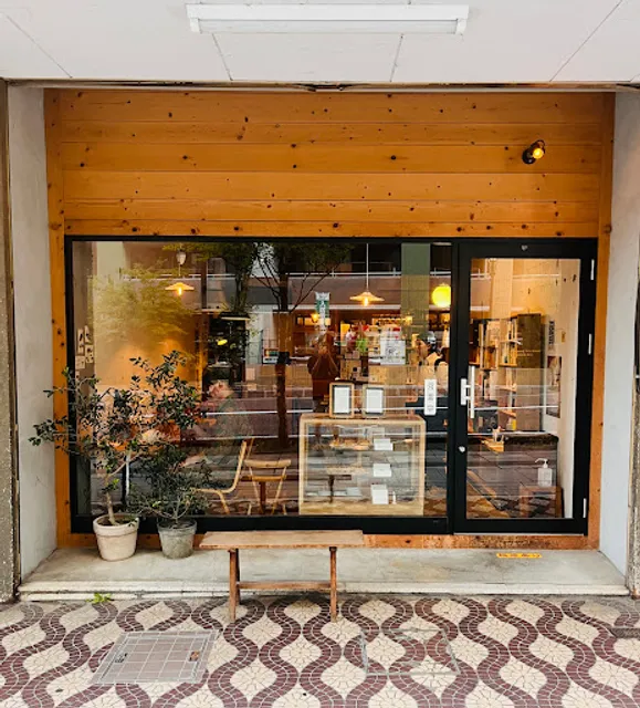 Go Go Round This World! Books＆Cafe