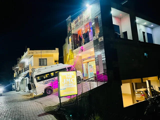 HOTEL Maa Chintpurni International