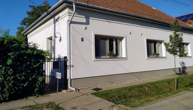 Cozy Airport szálláshely