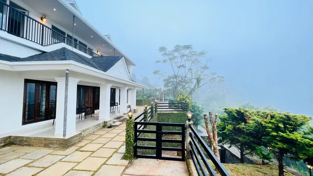 White Fort Holiday Home