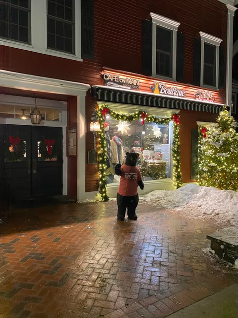 Bear Pond Books Store