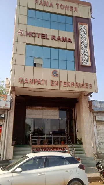 OYO 28339 Hotel Rama