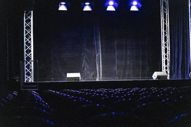 Comédie Des Volcans