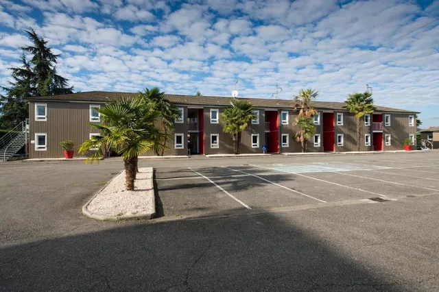 Brit Hotel Essentiel Pau - Lescar