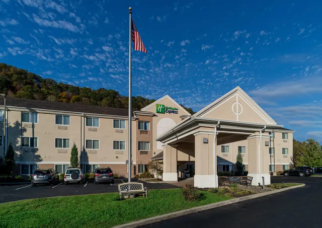 Holiday Inn Express & Suites Charleston-Kanawha City by IHG
