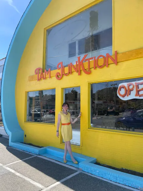 Vintage Ruse ~ Boomerang Lounge