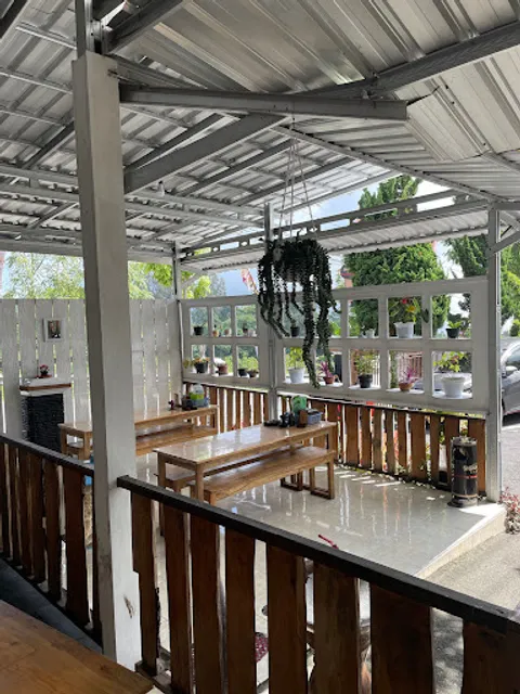 Waroeng Nggoenoeng Restaurant