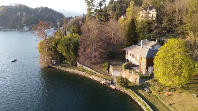 VILLA VOLPE Vacation Rental apartment on the lake side