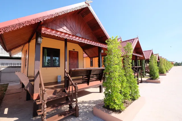 โรงแรม ประกายทอง สว่างแดนดิน - Prakaithong Hotel Sawang Daen Din