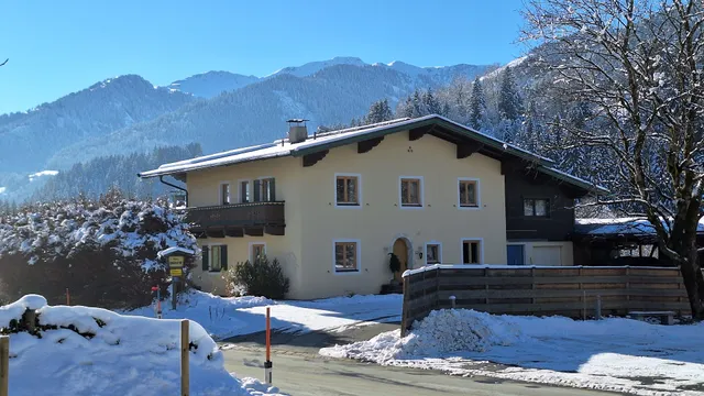 Haus Thuss'n ( Ferienwohnungen für Paare und Familien)
