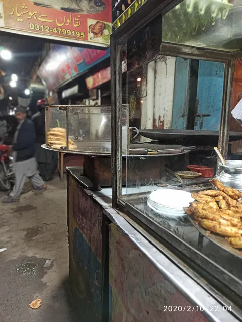 Khan Brothers Chargha And Fish خان برادر چٹخارہ ہاؤس