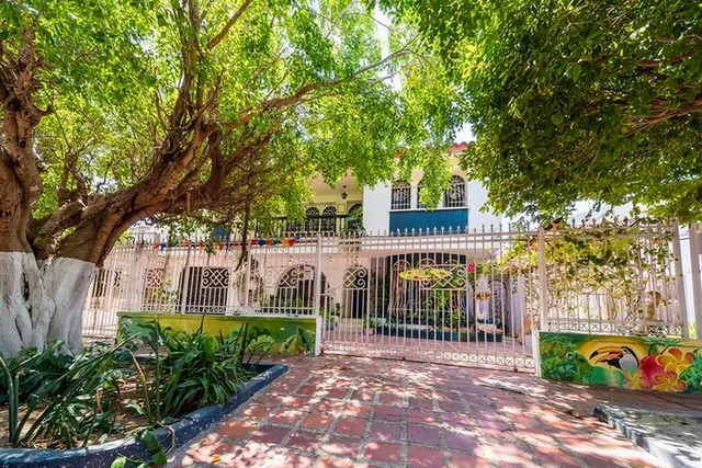 CASA TROPICALIA HOSTEL