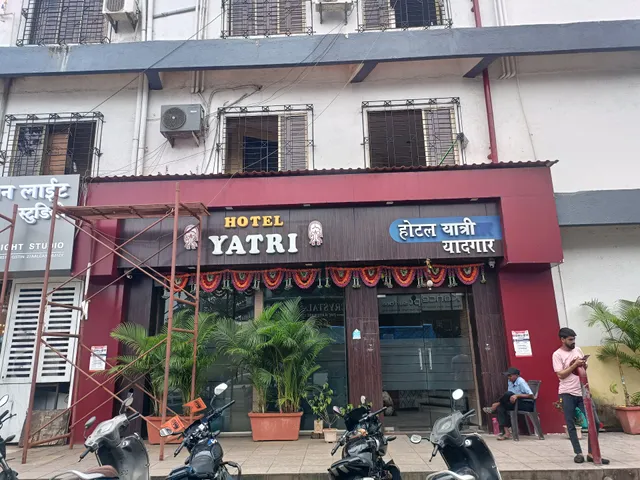 Hotel Yatri Yadgar