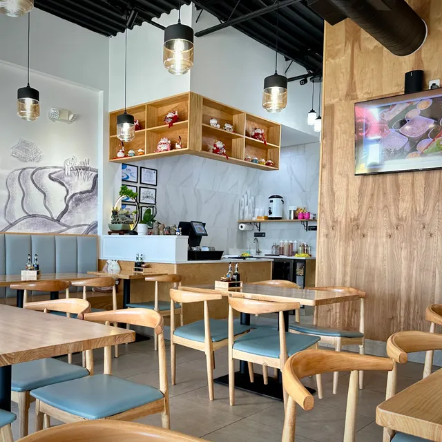 ShiMiaoDao Yunnan Rice Noodle (十秒到云南过桥米线)