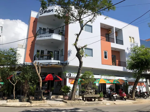 DEAR, Coffee & Hostel