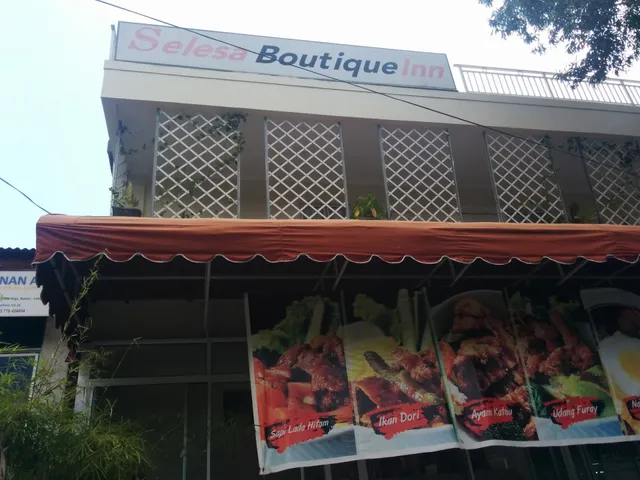 Selesa Hotel