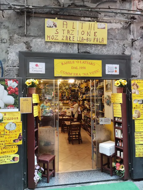 Salumeria Rafele 'O Lattaro