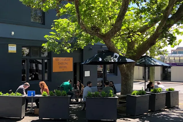 Sir Charles Darling Hotel