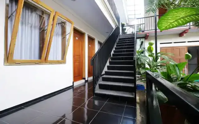 Hasanah Guest House Buring