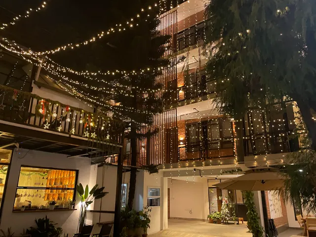 Sam's Apartment Hotel