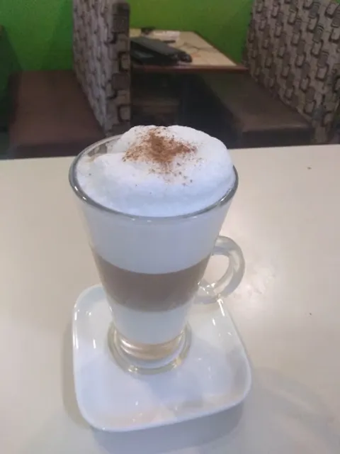 PETIT, Crepas & Cafes