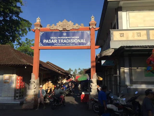 Pasar Tradisional Sayan