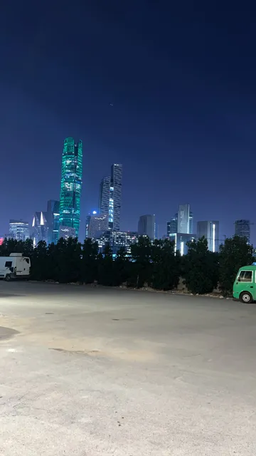 شقة مطله على المركز المالي