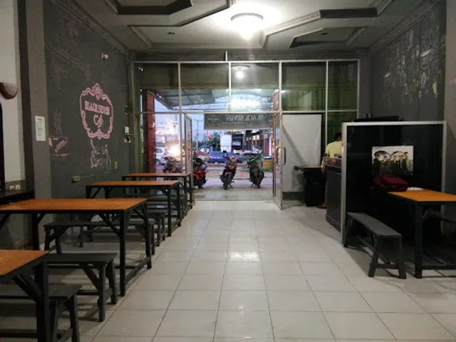 Black Seven Cafe