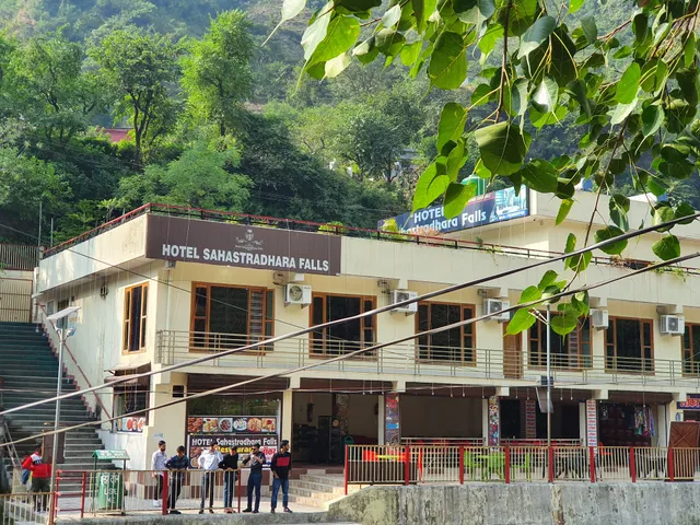 Hotel Sahastradhara falls