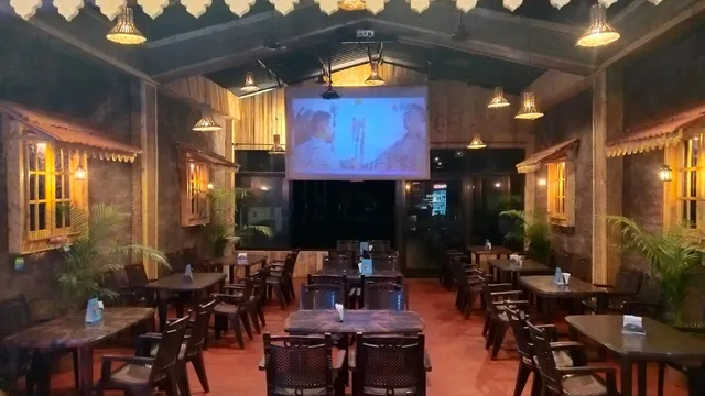 Somras Family Restaurant & Bar