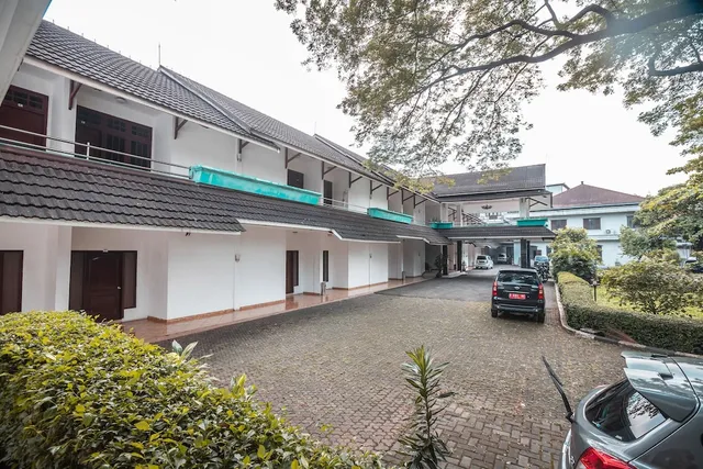 Super OYO 686 Bunga Karang Hotel